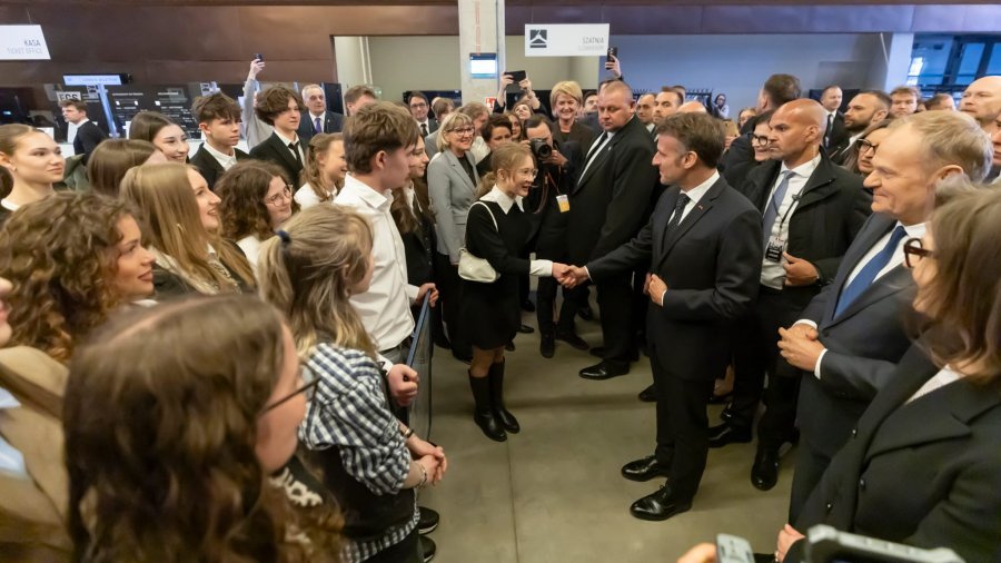Młodzież z II LO wzięła udział w spotkaniu z prezydentem Francji Emmanuelem Macronem 