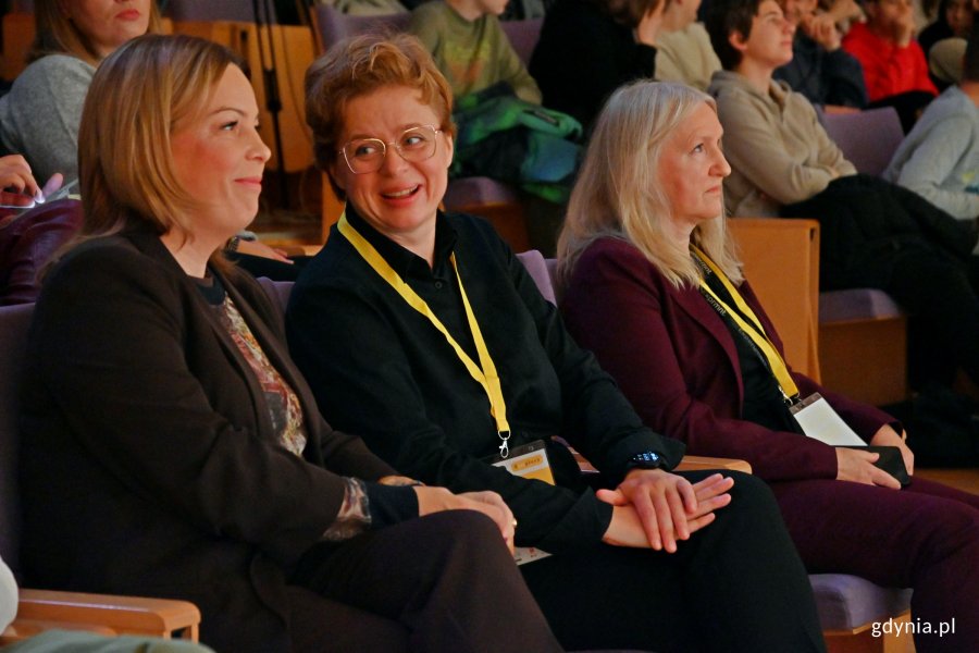 Od lewej: wiceprezydentka Gdyni Oktawia Gorzeńska, Anna Borkowska - dyrektor Pomorskiego Parku Naukowo-Technologicznego Gdynia i Alicja Harackiewicz - dyrektorka Centrum Nauki Experyment podczas inauguracji Przystanku Gdynia na Gdynia Explory Weeku