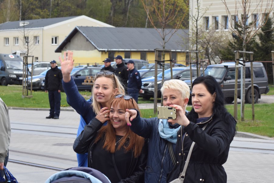 Na nabrzeżu na studentów i załogę  czekały rodziny // fot. Jan Ziarnicki