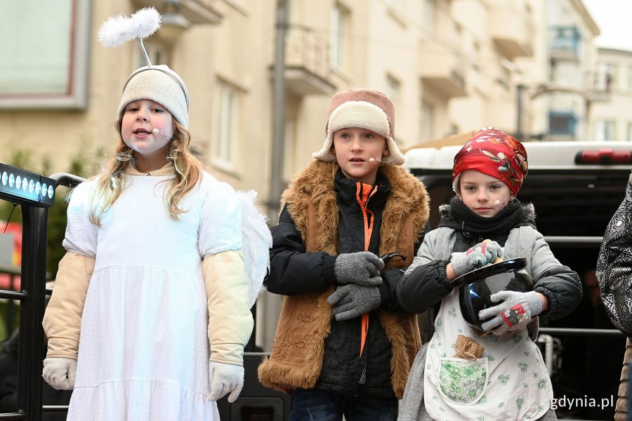 Jedna ze scenek rodzajowych, którą odgrywają dzieci