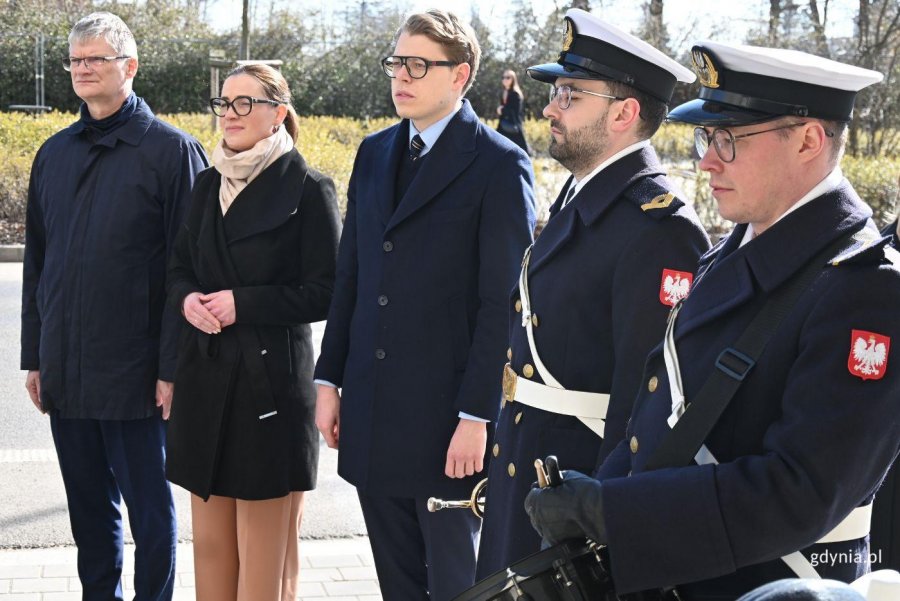 W uroczystościach wzięli udział m.in. posłanka Wioleta Tomczak i wiceprezydent Gdyni Rafał Geremek (fot. Magdalena Starnawska)