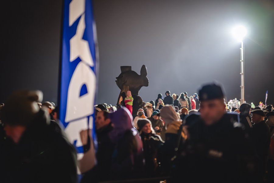 Mieszkańcy na pokazie dronów. Fot. Tomasz Kamiński