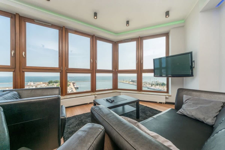 Salon z widokiem na morze w obiekcie Hryniewickiego 6B/132