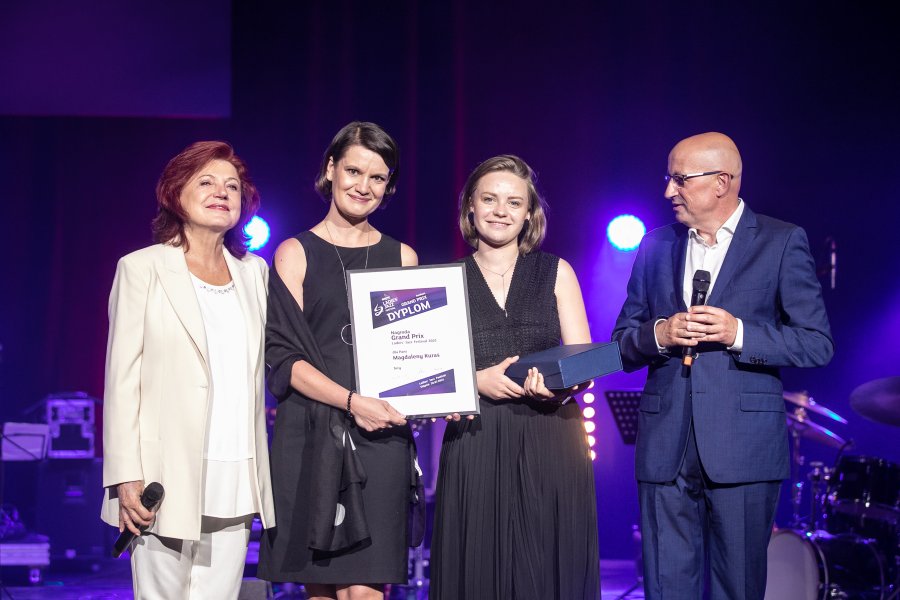 Na scenie od lewej: Urszula Dudziak, Katarzyna Gruszecka-Spychała, Magdalena Kuraś i Piotr Łyszkiewicz//fot. Krzysztof Mystkowski / KFP