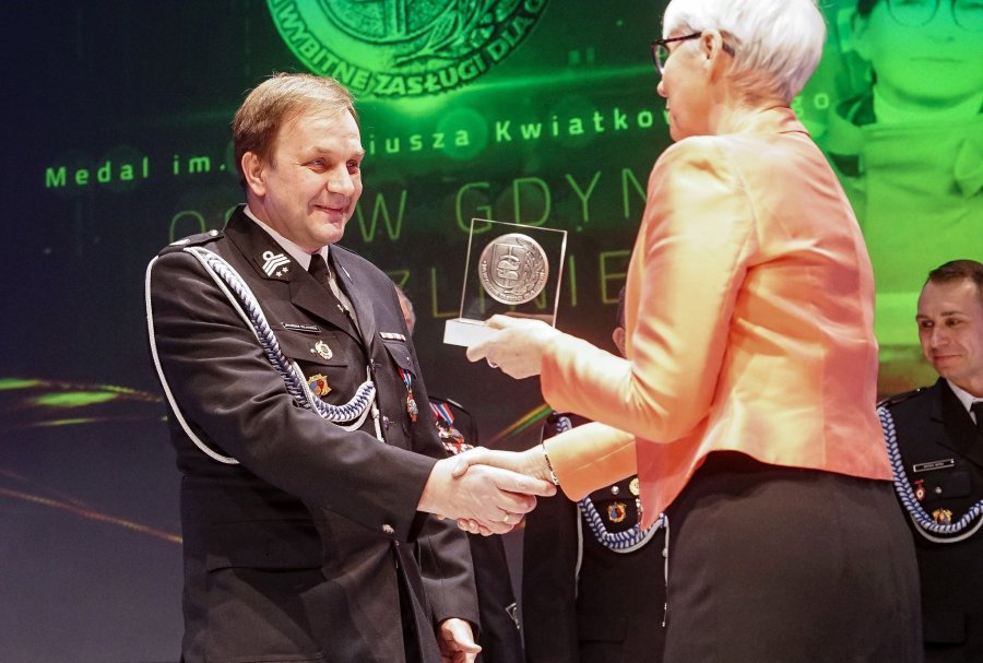 Nagrodę w imieniu OSP Wiczlino odebrał prezes Waldemar Kolatowski. / Fot. Mirosław Pieślak