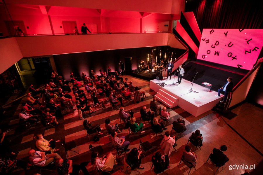 Gala Nagrody Literackiej Gdynia odbyła się w hallu Muzeum Emigracji w Gdyni // fot. Karol Stańczak