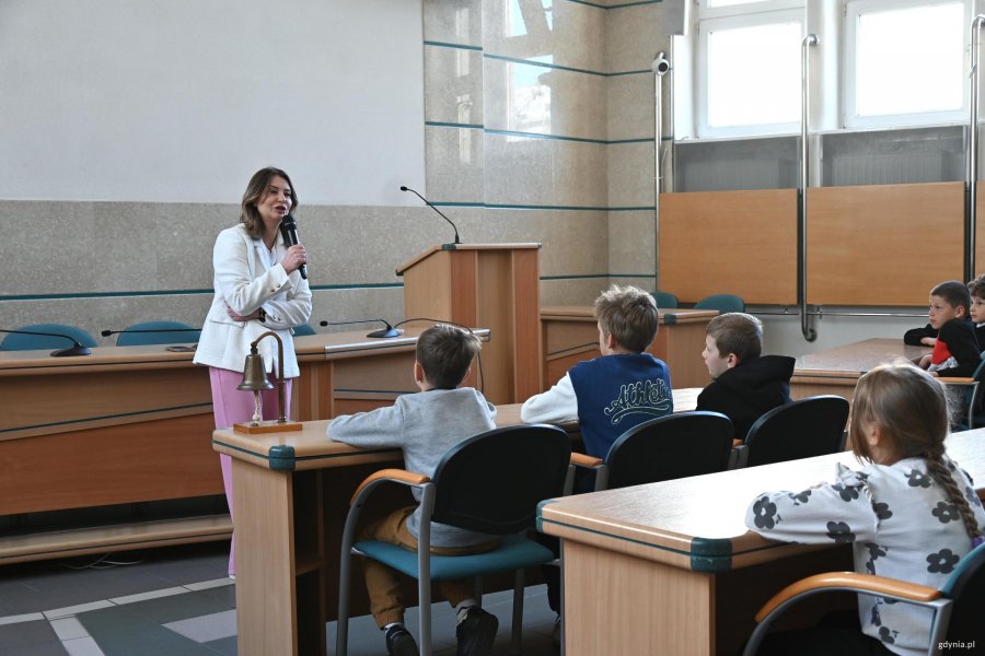 Dzieci w ławach radnych