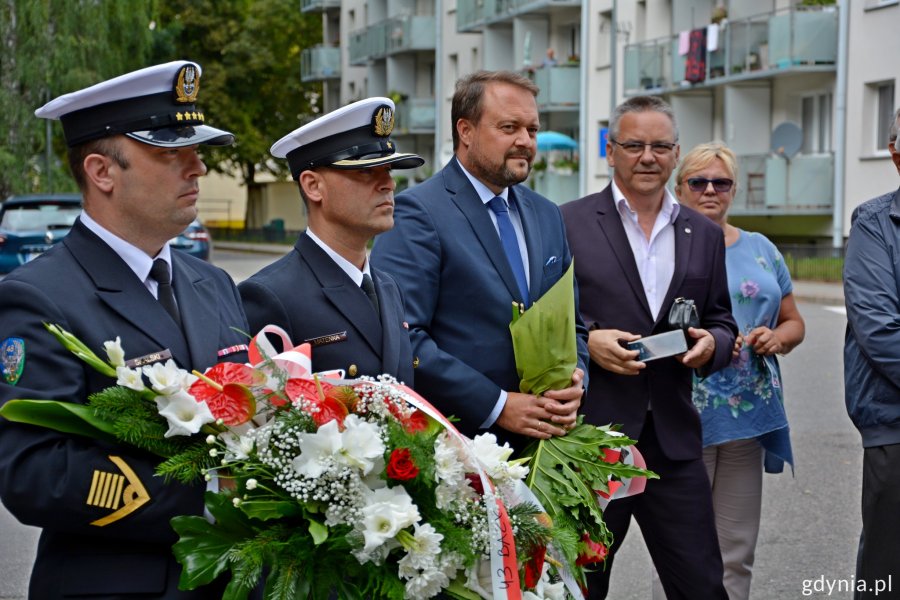 Przy samolocie TS-8 Bies na Babich Dołach złożono kwiaty z okazji Święta Lotnictwa Polskiego. Na zdjęciu: Marek Łucyk, wiceprezydent Gdyni ds. rozwoju // fot. Paweł Kukla