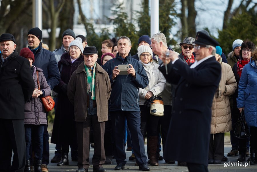 Uroczystości oficjalne pod pomnikiem Polski Morskiej z okazji 93. rocznicy nadania praw miejskich, fot. Dawid Linkowski