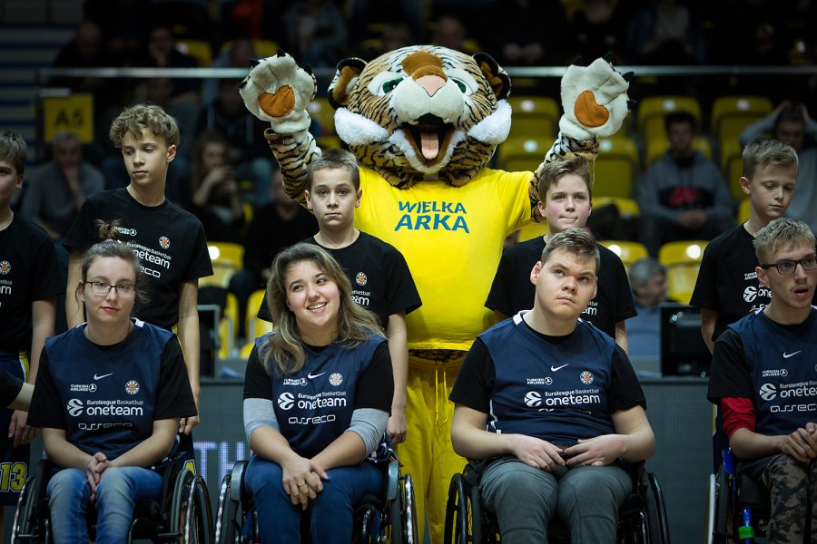 Gdyński OneTeam wystąpił w przerwie meczu EuroCup między Asseco Arką i Albą Berlin, fot. Mariusz Mazurczak