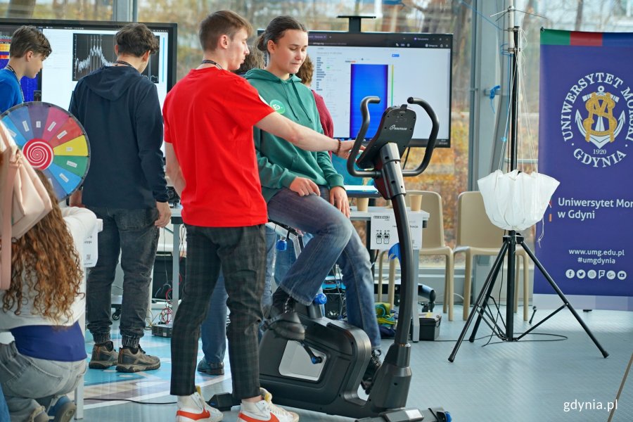 Jedno ze stoisk kół naukowych na ScienceCom 2025 