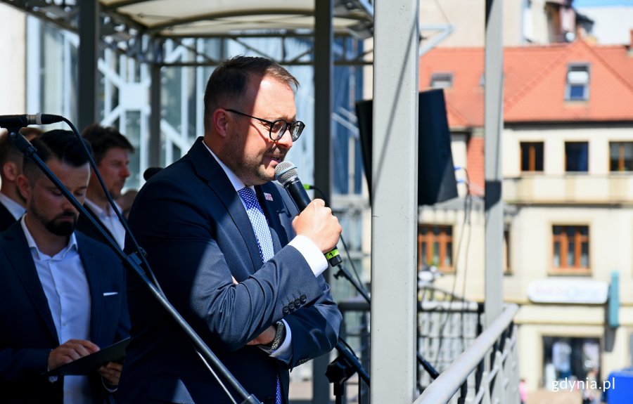 Wiceprezydent Marek Łucyk powitał gdynian, fot. Kamil Złoch