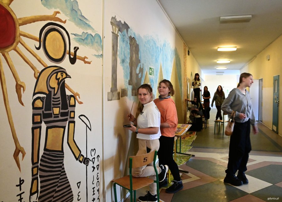 Uczniowie SP nr 47 realizują sw&oacute;j projekt (fot. Aneta Marczak)