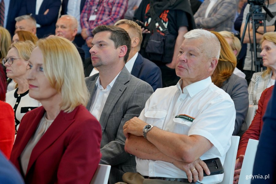 Goście zgromadzeni na uroczystości z okazji otwarcia gdańskiego biura firmy Bechtel 