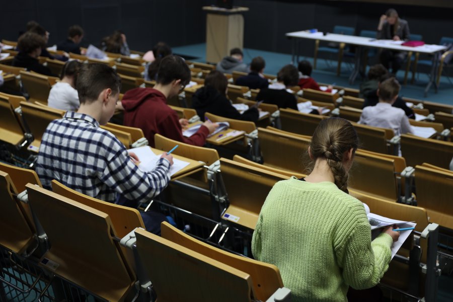 Uczniowie gdyńskich szk&oacute;ł podstawowych i ponadpodstawowych wzięli udział w II etapie Konkursu Wiedzy o Gdyni