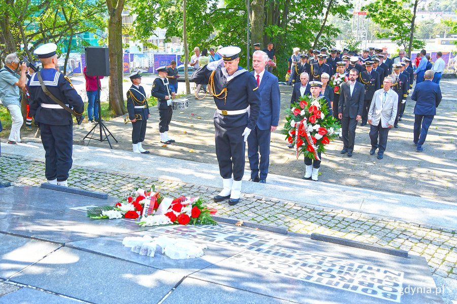 Uroczystości upamiętniające 80. rocznicę wybuchu II wojny światowej na cmentarzu w Redłowie, fot. Michał Puszczewicz