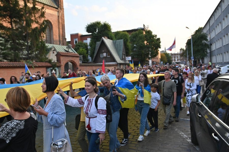 Obchody Święta Niepodległości Ukrainy w Gdańsku. Samorządowcy i społeczność ukraińska na Marszu Wolności. Fot. Zygmunt Gołąb  