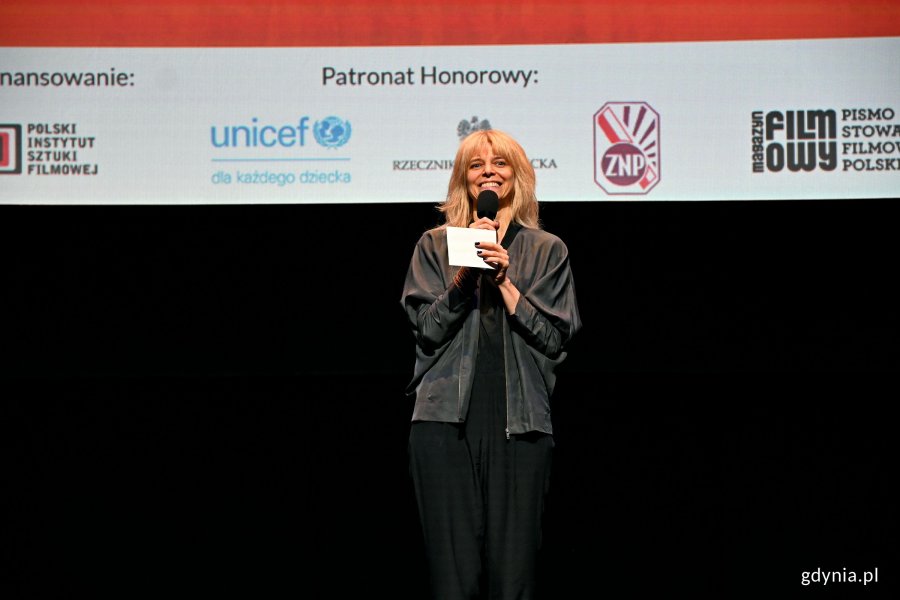 Joanna Łapińska, dyrektor artystyczna 49. Festiwalu Polskich Filmów Fabularnych, podczas otwarcia 20. edycji sekcji „Gdynia Dzieciom” 