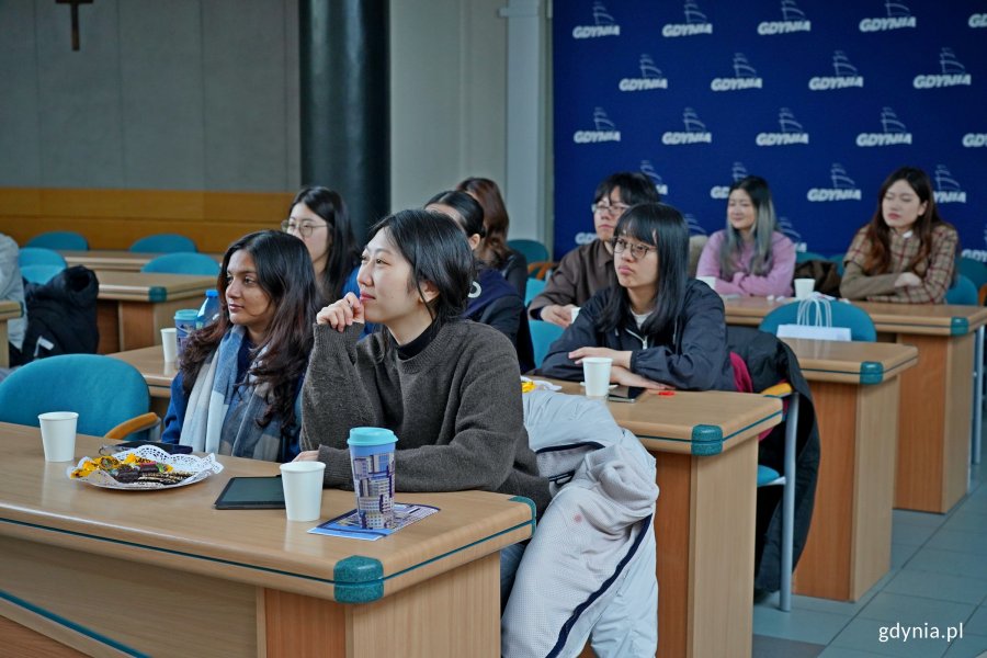 Studentki i studenci z The Bartlett School of Architecture podczas spotkania w Urzędzie Miasta Gdyni 