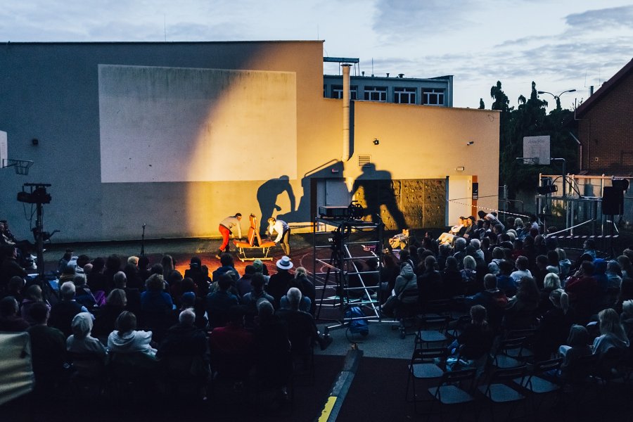 Scena i ludzie na widowni