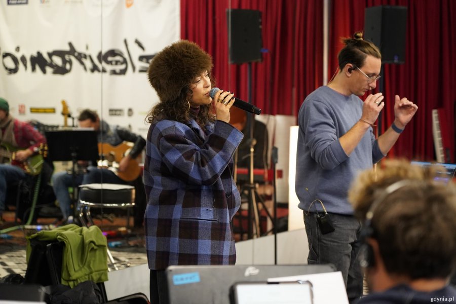 Natalia Kukulska i Jan Stokłosa na pr&oacute;bie do koncertu na stulecie Gdyni