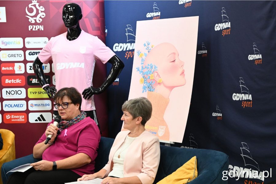 Na zdjęciu: Anna Melki, dyrektorka Gdyńskiego Centrum Zdrowia, Janina Łojba, stowarzyszenie Amazonek w Gdyni (fot. Magdalena Starnawska)