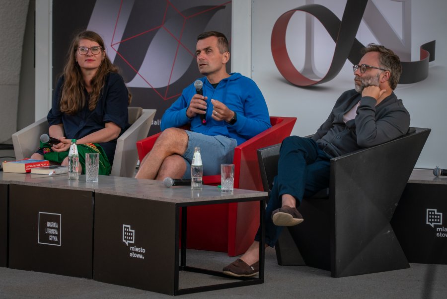 Adam Leszczyński i Kacper Pobłocki podczas spotkania. Prowadzi: Agnieszka Lichnierowicz // fot. Anna Rezulak