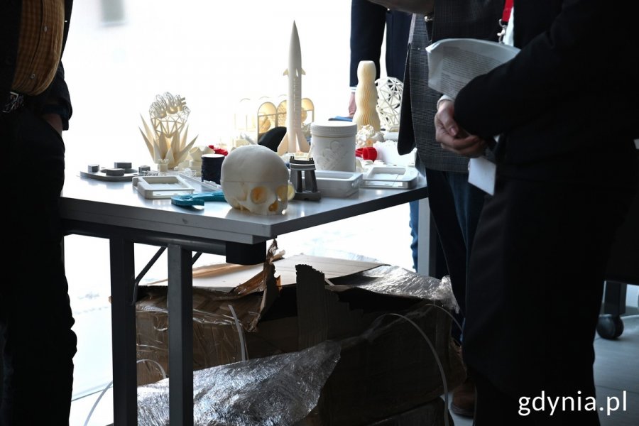 Przykładowe wydruki 3D: czaszka i rakieta
