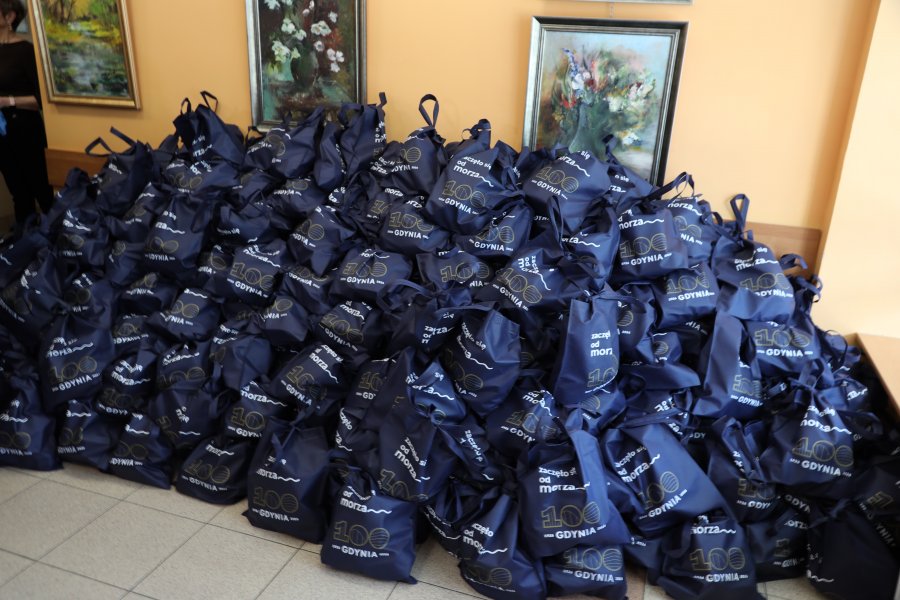 Wolontariusze spakowali 500 paczek dla samotnych i potrzebujących 