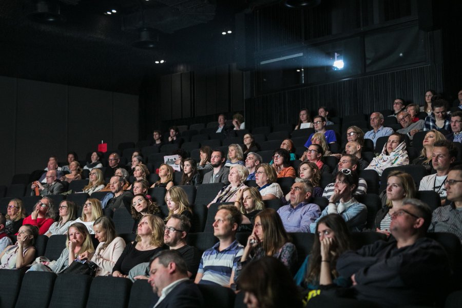 Publiczność Gdyńskiego Centrum Filmowego podczas seansu filmowego