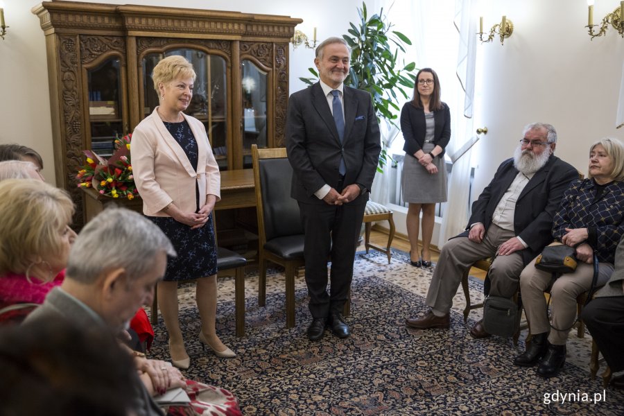 Pamiątkowe Medale za Długoletnie Pożycie Małżeńskie z rąk prezydenta Wojciecha Szczurka odebrały pary obchodzące Złote Gody, na zdjęciu: prezydent Wojciech Szczurek, fot. Przemysław Kozłowski