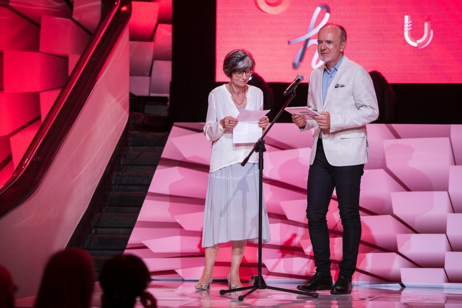  Małgorzata Łukasiewicz i Marek Bieńczyk przemawiający podczas uroczystej gali Nagrody Literackiej Gdynia 2018 (fot. Karol Stańczak)