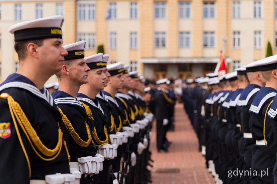 Kompania Reprezentacyjna Marynarki Wojennej uświetniła uroczystą przysięgę wojskową podchorążych Akademii Marynarki Wojennej 