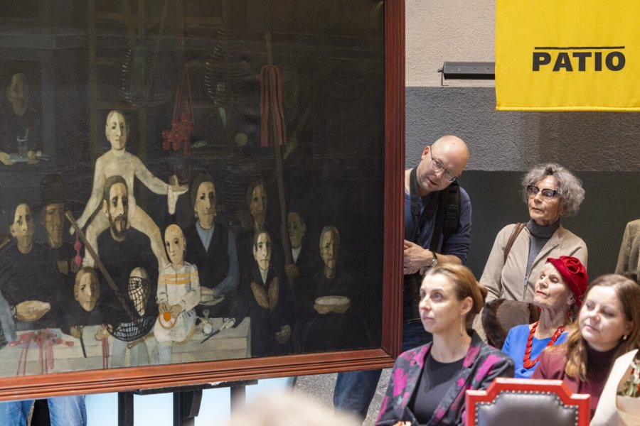 Tw&oacute;rczość profesora Kiejstuta Bereźnickiego. Na zdjęciu (od lewej): zastępczyni prezydent Gdańska Monika Chabior i prezydent Gdyni Aleksandra Kosiorek (fot. Piotr Wittman // gdansk.pl)