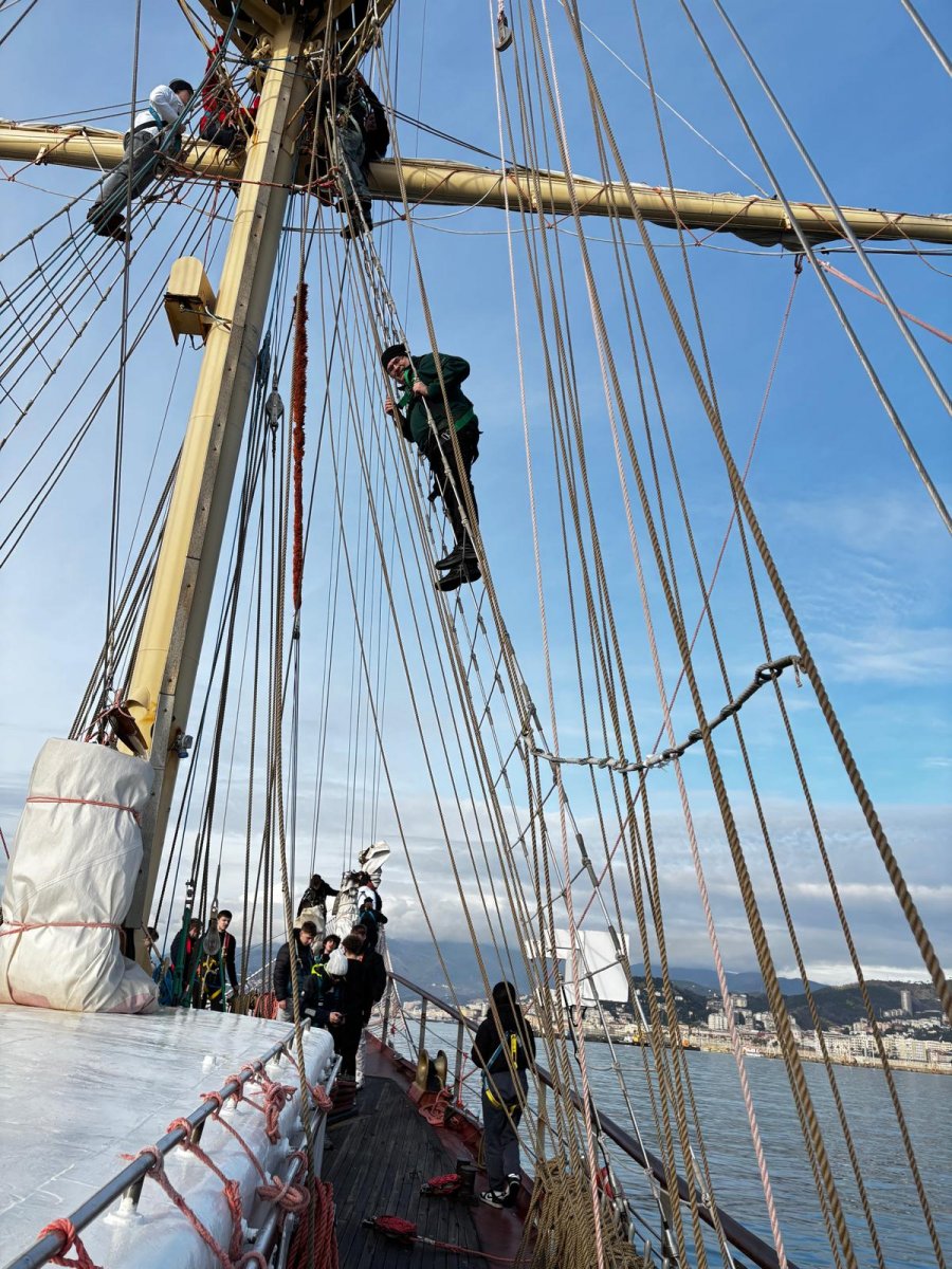  Gdyńscy uczniowie podczas rejsu na STS &bdquo;Pogoria&rdquo;