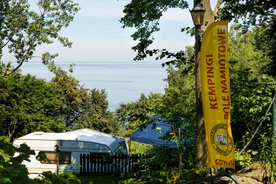 Noclegi w przyczepach "u Wnuka" z widokiem na morze