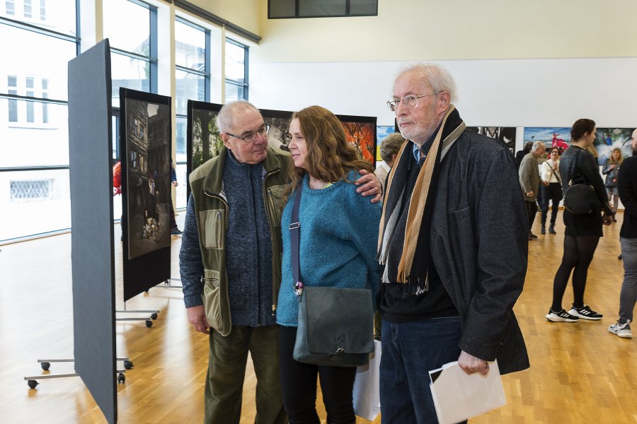 Zwiedzający na wystawie w Galerii ART 39