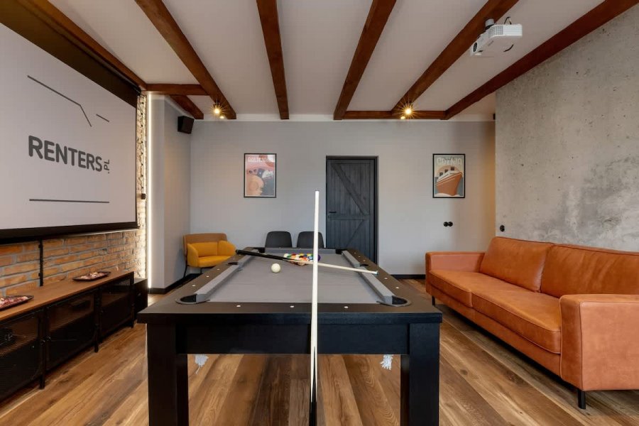 Salon z bilardem w apartamencie Władysława IV 30A/9