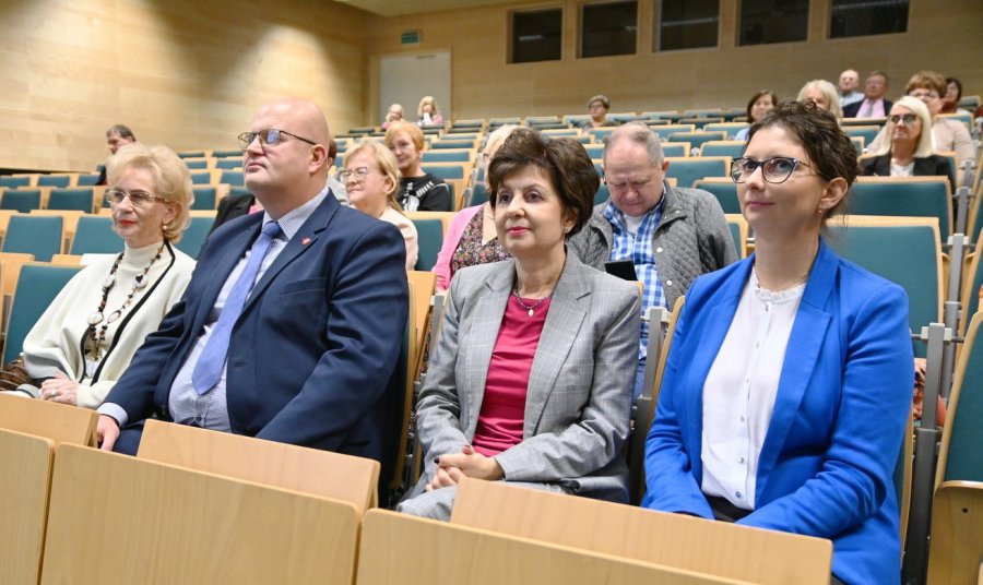 Uczestnicy obchodów Dnia Ławnika Polskiego i uroczystości z okazji zakończenia kadencji ławników sądowych 2020-2023