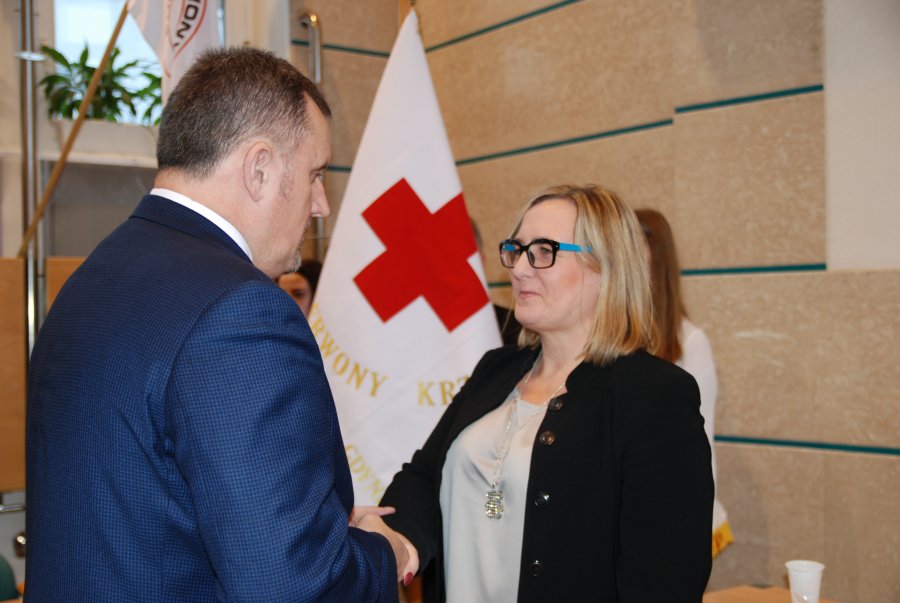 Odznaczeniem „Zasłużonego dla krwiodawstwa w Gdyni” nadawanego przez Kapitułę – Zarząd Rejonowy PCK w Gdyni, wyróżniona została Dorota Nelke.