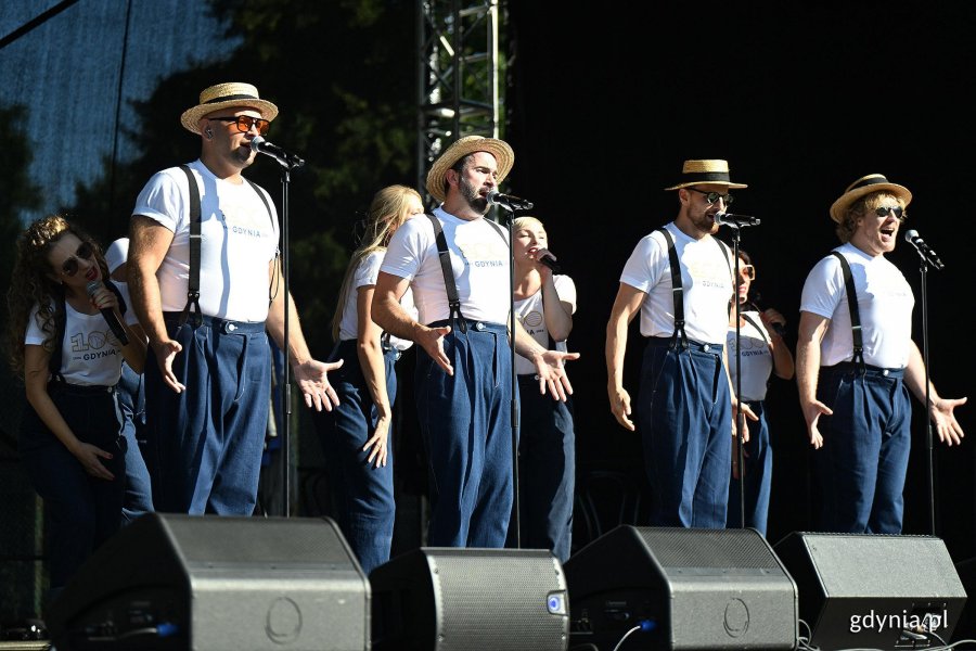 Koncert Teatru Muzycznego &bdquo;Zaczęło się od morza!&rdquo; dla mieszkańc&oacute;w Gdyni (fot. Michał Puszczewicz) 