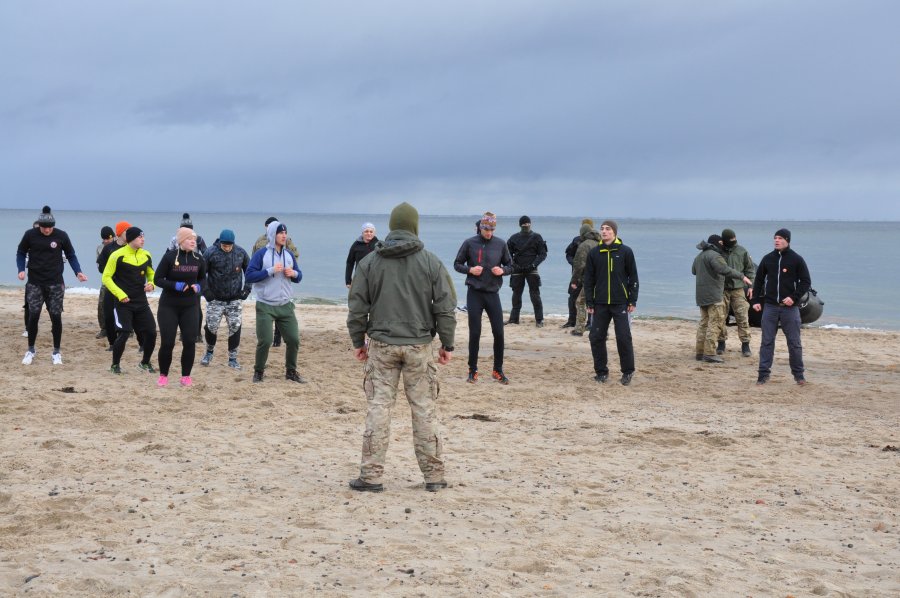 Trenowali na plaży w słusznej sprawie