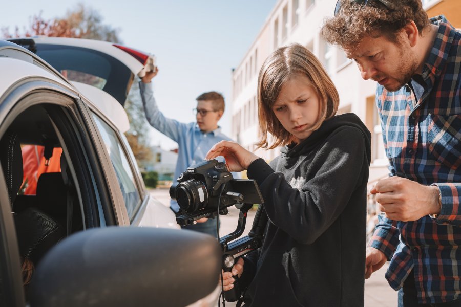 Młodzi filmowcy ze Szkoły Podstawowej nr 35 z kamerą