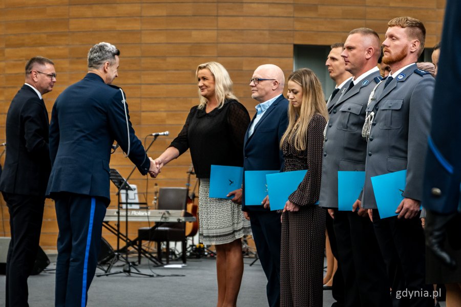 Obchody Święta Policji dla funkcjonariuszy Komendy Miejskiej Policji w Gdyni i Komendy Miejskiej Policji w Sopocie w Operze Leśnej (fot. Kamil Złoch)
