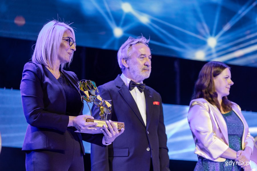 Na zdjęciu (od lewej): Magdalena Jagła, dyrektorka marketingu w Baltic Hub, Roland Budnik, dyrektor Urzędu Pracy w Gdańsku, Aleksandra Kosiorek, prezydent Gdyni (fot. Karol Stańczak)