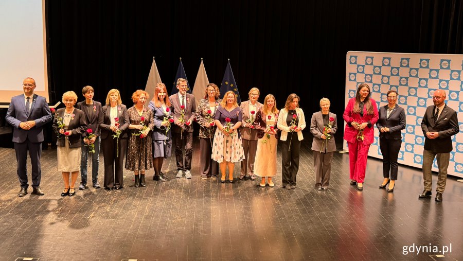 Osoby uhonorowane podczas Wojewódzkiej Uroczystości z okazji Dnia Edukacji Narodowej 2025 (fot. Katarzyna Balcerzak)