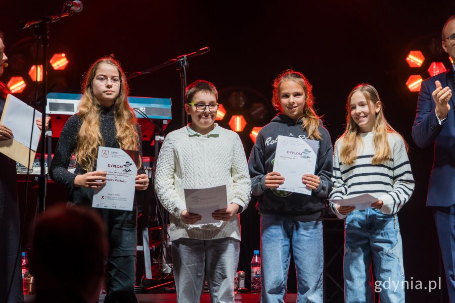 Gala finałowa X edycji Przeglądu Teatrów Amatorskich „Kurtyna” w gdyńskim Małym Kacku (fot. Paweł Budziński)