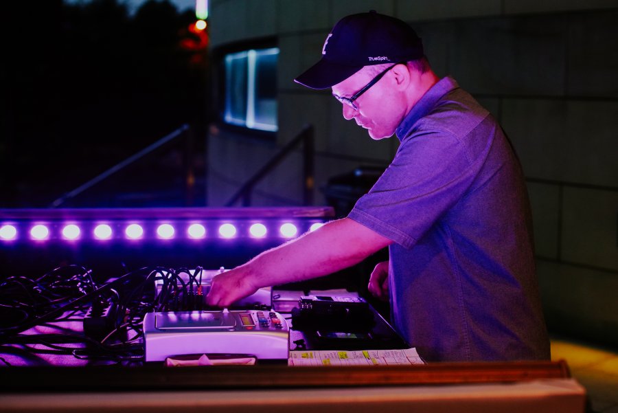 Marcin Dymiter w wyjątkowym koncercie podczas Festiwalu Miasto Słowa // fot. Anna Rezulak