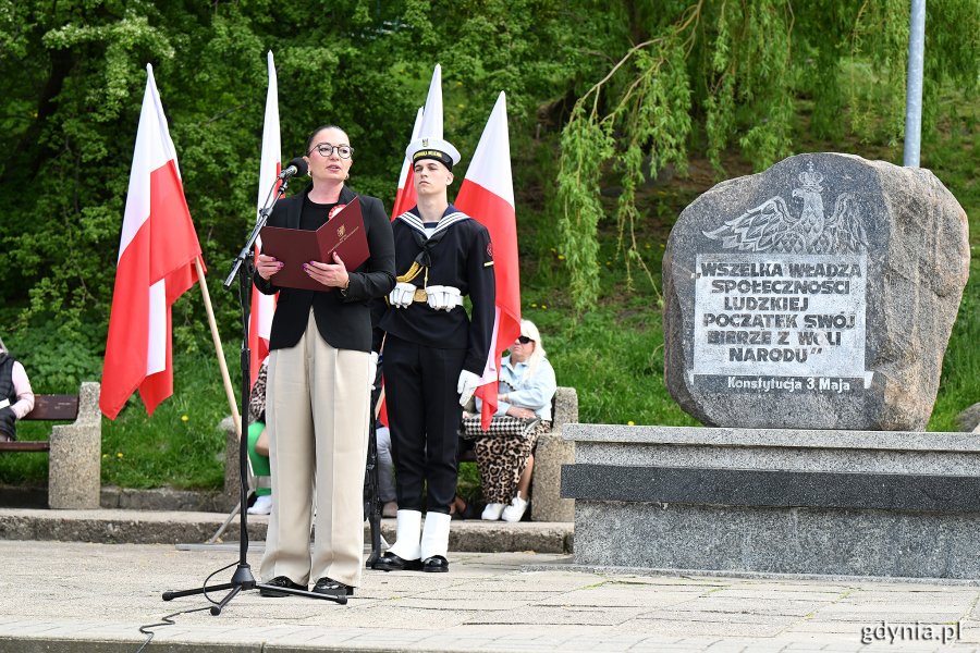 Beata Koniarska, radna Sejmiku Województwa Pomorskiego, przemawiająca podczas uroczystości z okazji Święta Narodowego Trzeciego Maja 