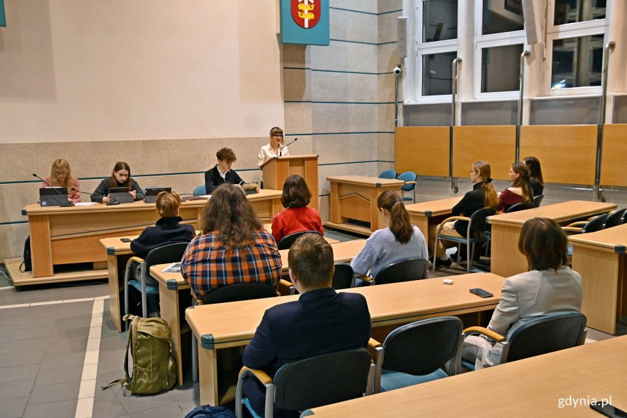 Młodzieżowa Rada Miasta Gdyni podczas obrad